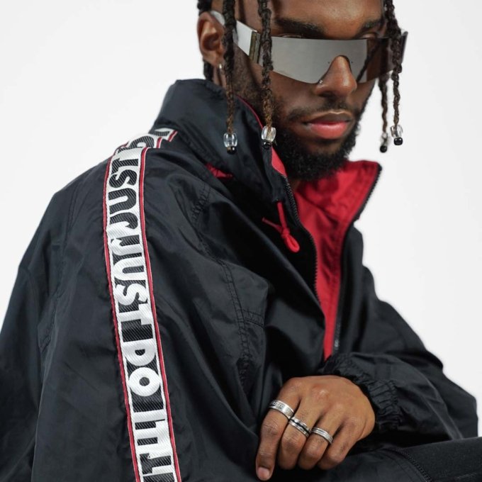 Veste noire Nike vintage Y2K à bandes logo – style streetwear années 2000