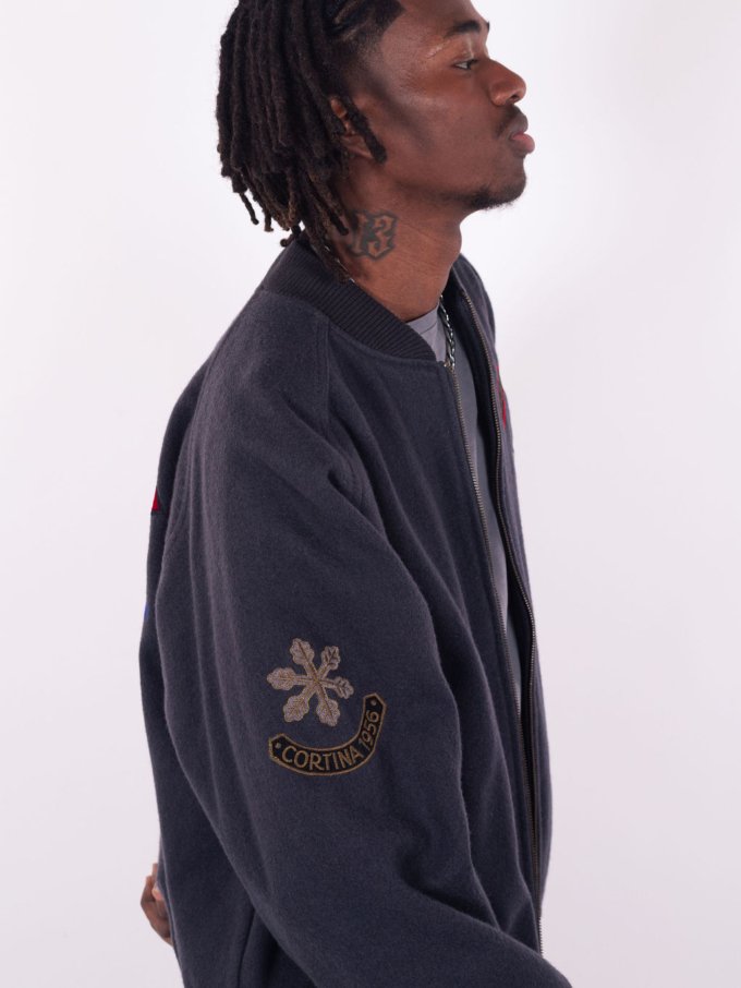 Bomber vintage Adidas en laine gris Jeux Olympiques 1968 avec broderies des anneaux olympiques - détail manche