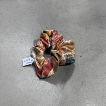 Chouchou Ambre en tissu upcyclé (coton), confection Maison Gaudy.