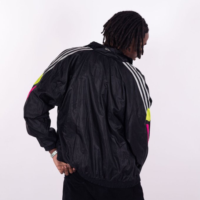 Veste Adidas vintage noire avec bandes blanches et empiècements rose fluo et jaune – Années 90
