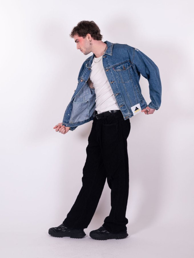 Veste en jeans upcycling Adidas blanche et jaune