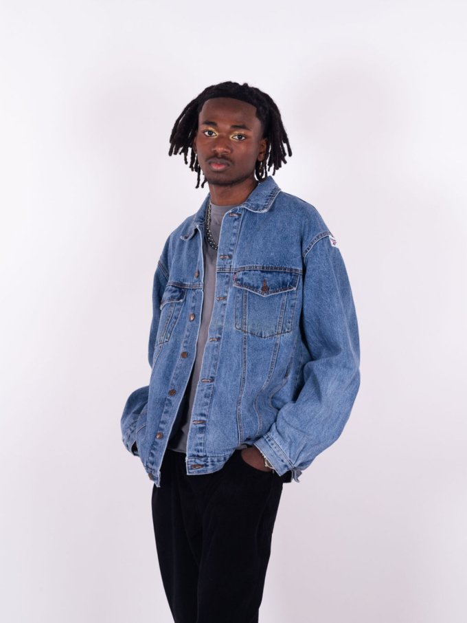 Veste en jean Reebok upcyclée bleu classique avec logo brodé - face