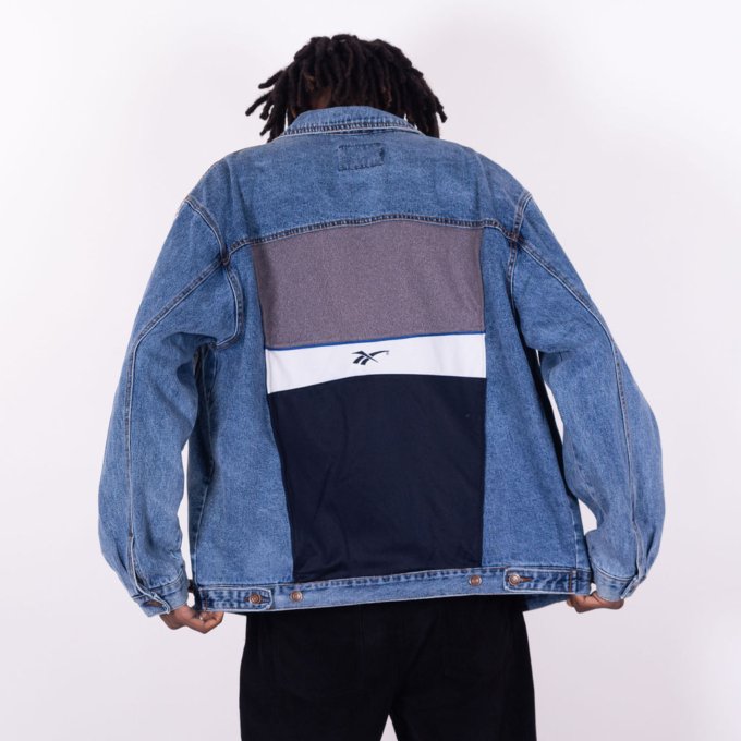 Veste en jean Reebok upcyclée bleu classique avec logo brodé - dos