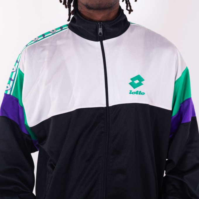 Veste Lotto vintage verte fluo, blanche et noire avec logo brodé et empiècement violet - détail logo