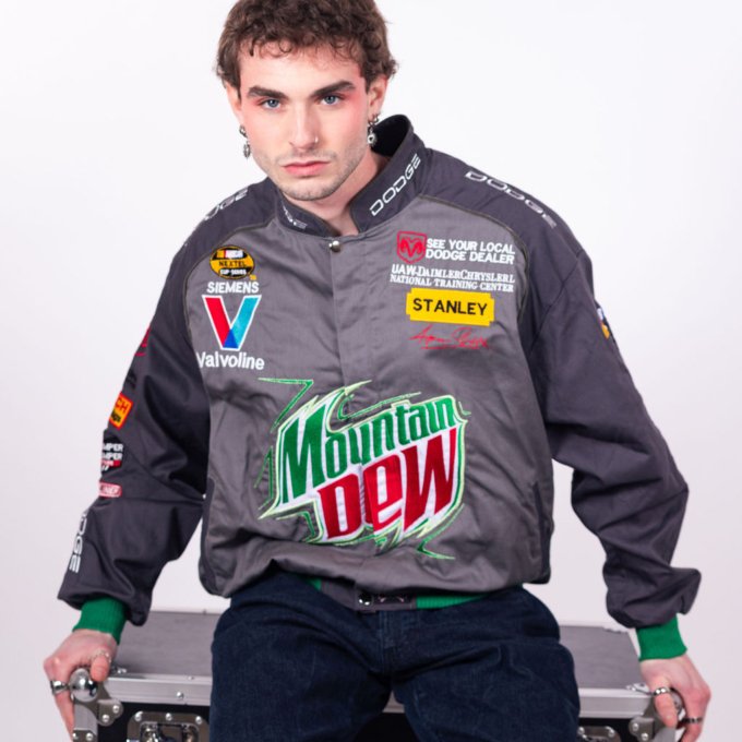 Veste vintage NASCAR Mountain Dew grise, verte et rouge avec logos brodés - face