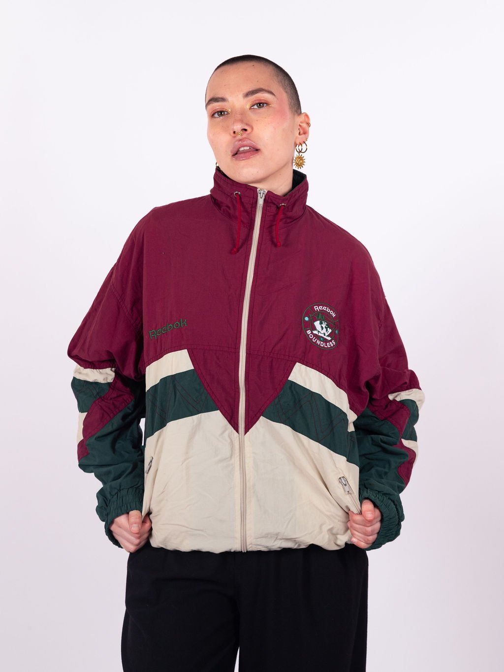 Veste Reebok vintage bordeaux crème et verte avec logo brodé et cordon de serrage - face