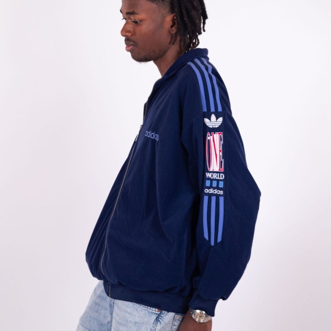 Veste Adidas One World bleue et bande bleu année 80 - profil