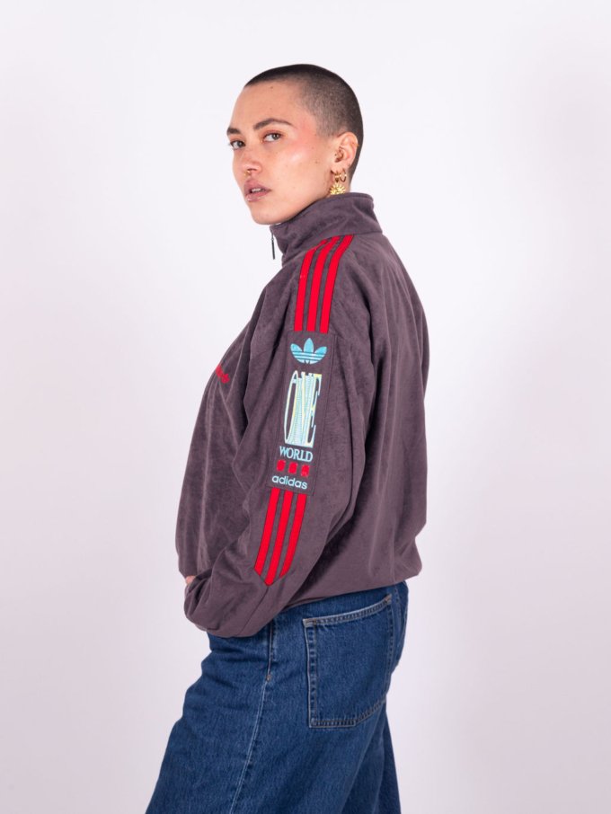 Veste Adidas One World grise et bandes rouges année 80 - profil