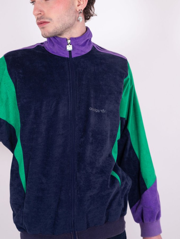 Veste vintage Adidas Terminator bleue, verte et violette en peau de pêche - détail logo avant