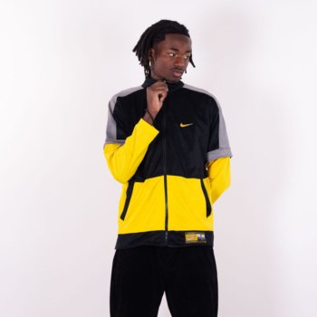 Veste vintage Nike noire et jaune avec patch Mission 2000 et swoosh texturé au dos.