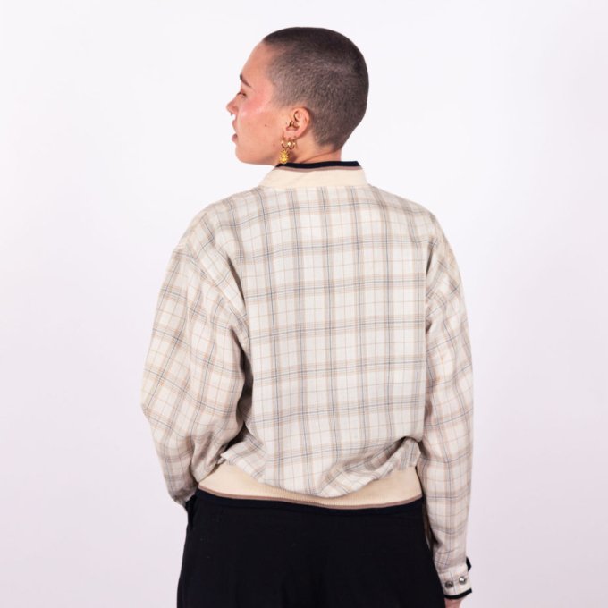 Veste vintage Yves Saint Laurent type bomber beige motif quadrillé avec logo brodé bleu