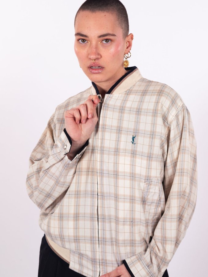 Veste vintage Yves Saint Laurent type bomber beige motif quadrillé avec logo brodé bleu