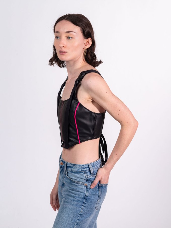 corset techno upcycling noir et rose fluo simili cuir