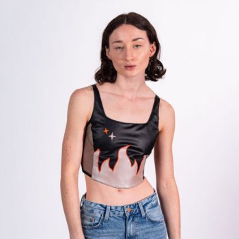 corset techno upcycling noir et orange motif en relief flammes